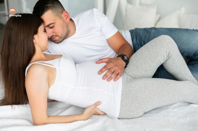 Trong giai đoạn mang thai, tần suất quan hệ tình dục như thế nào là an toàn và phù hợp